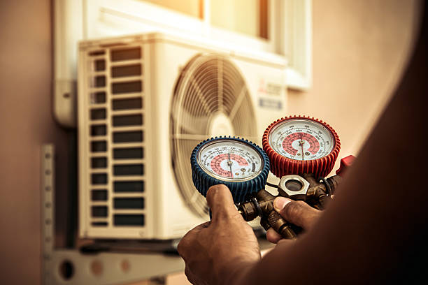 Professional Hvac technician working in Deer Park, NY